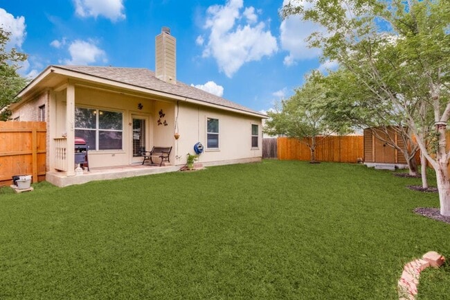 Building Photo - 903 Ranchero Rd