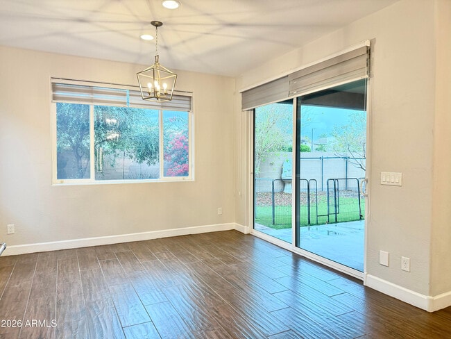 Building Photo - 1732 W Myrna Ln