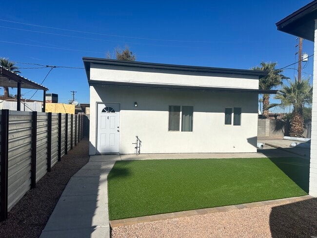 Building Photo - 8130 W Amelia Ave