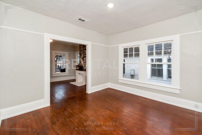 Building Photo - Charming 2-Bedroom Cottage in the Desirable New Saint Francis Community