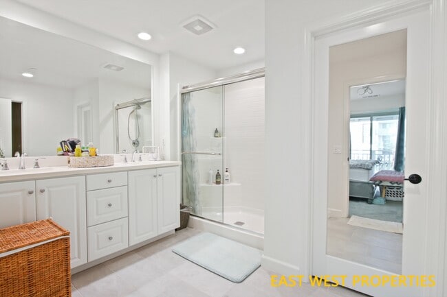 Building Photo - 140 Lantana Dr