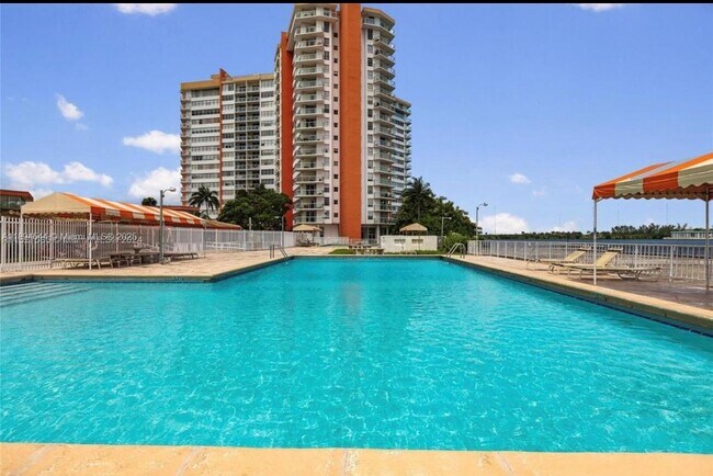 Building Photo - 1351 NE Miami Gardens Dr