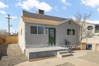 Building Photo - 804 Aztec Rd NW