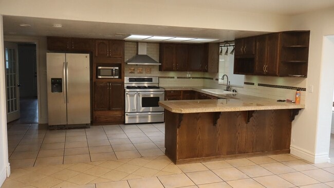 Building Photo - 1810 Town and Country Dr