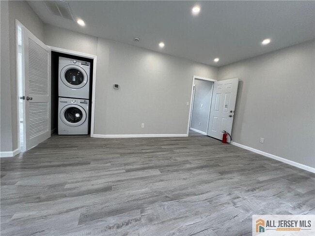 Building Photo - 588 Livingston Ave