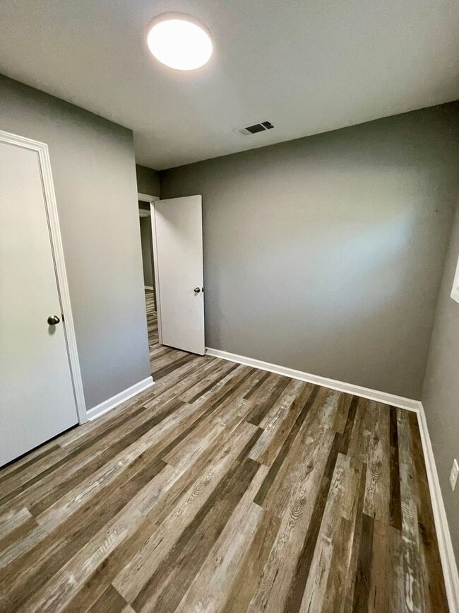 Building Photo - Beautifully remodeled home in Riverdale wi...