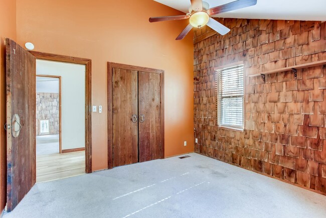 Building Photo - 1525 Crestmore Pl