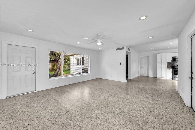 Building Photo - 1550 SW 23rd Ct
