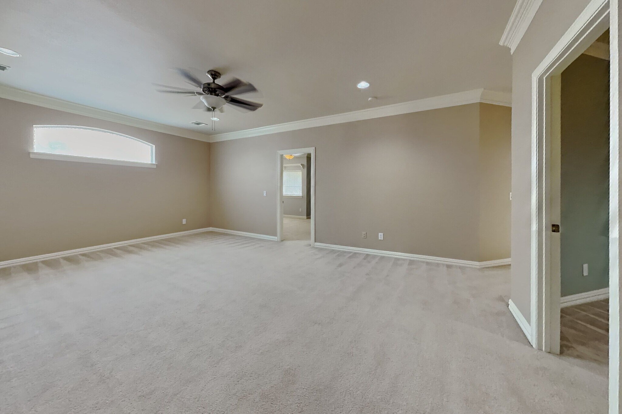 Building Photo - 4020 Oakmeadow Dr