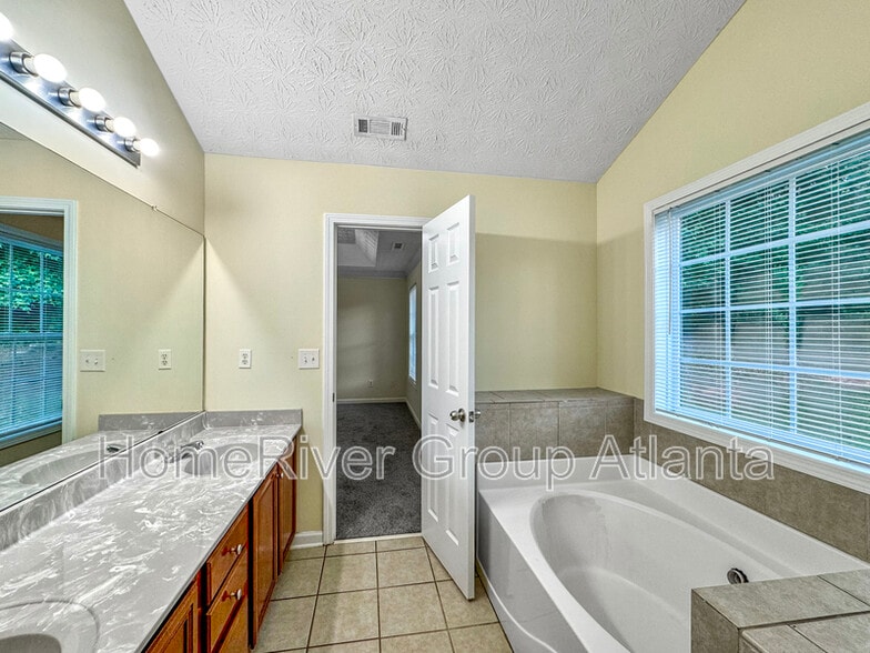 Building Photo - 406 Invector Ct
