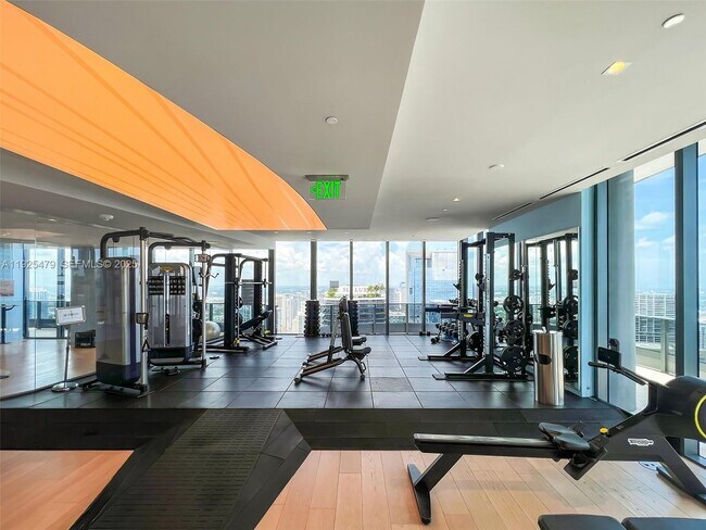 Building Photo - 1000 Brickell Plaza