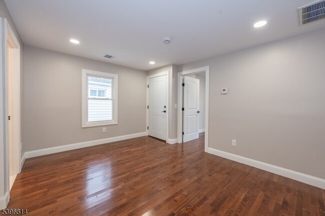 Building Photo - 24 Dean St