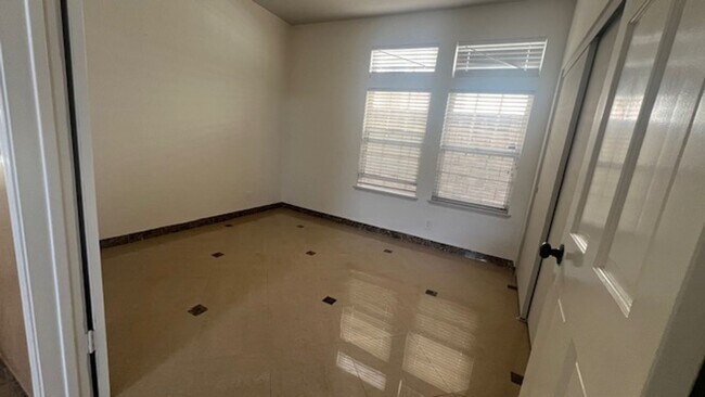 Building Photo - Elegant House in Playa Del ray