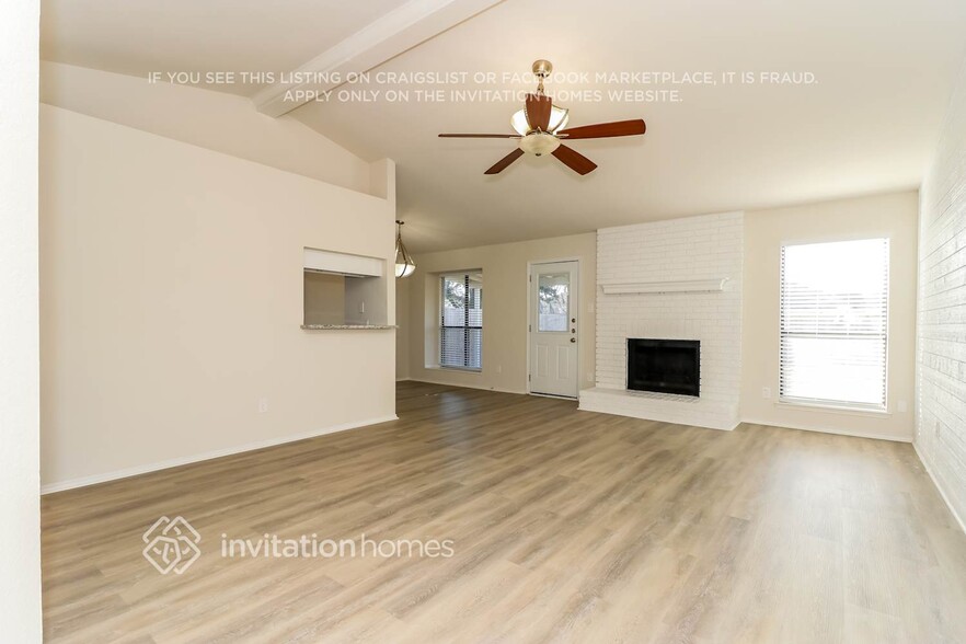 Building Photo - 410 Revolution Ln