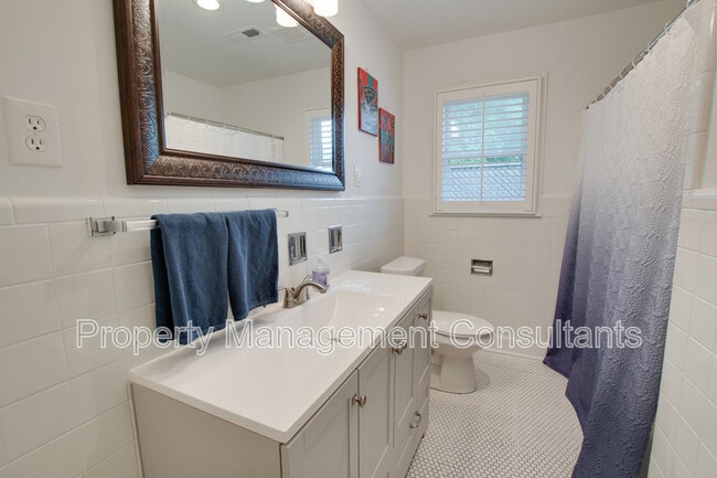 Building Photo - 805 Rison Ave NE