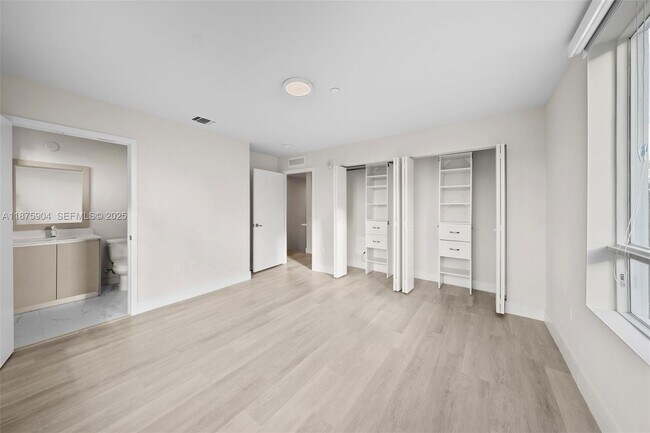 Building Photo - 2555 NE 193rd St