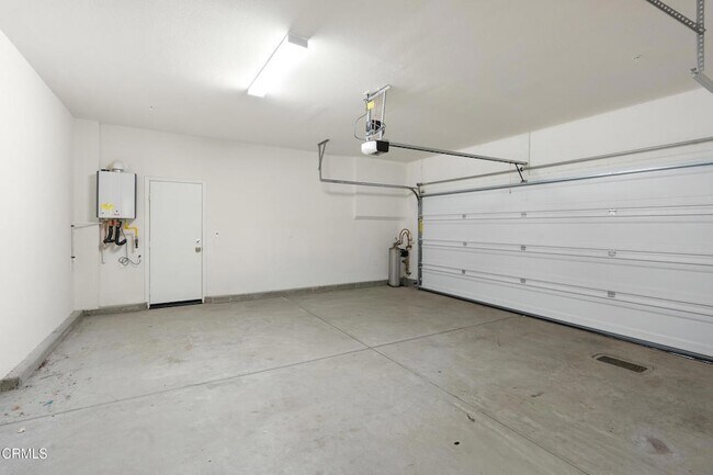 Building Photo - 528 Tibbetts St