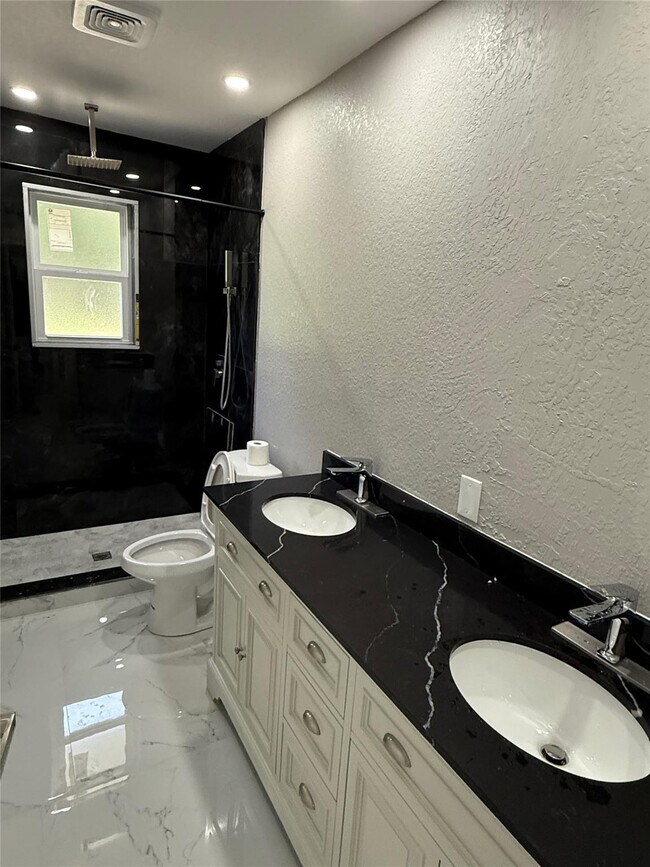 Building Photo - 603 N Sunset Ave