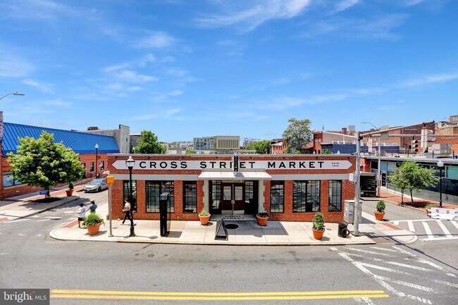 Building Photo - 1103 Light St