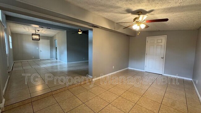 Building Photo - 1053 Cherbourg Ave E