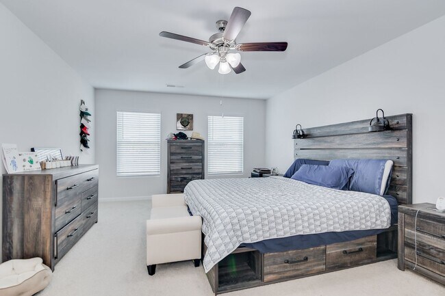 Building Photo - Beautiful 5 Bedroom 3 Bath