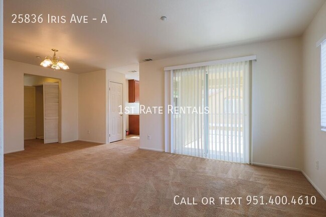 Building Photo - Cute Two Bedroom Condo!!