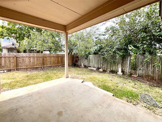 Building Photo - 327 Paddington Dr