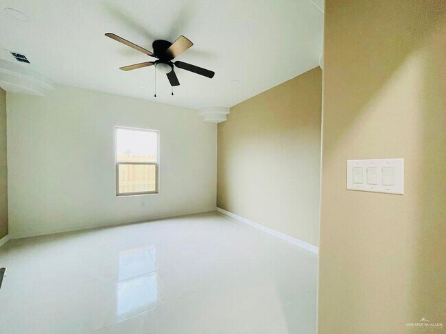 Building Photo - 208 W Rutherford Ave