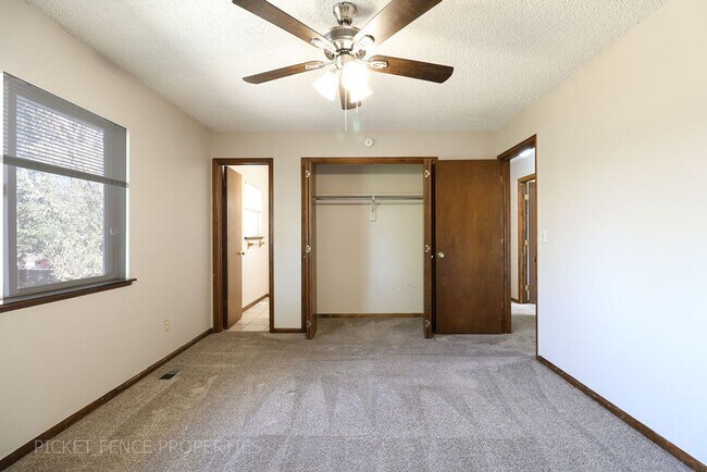 Building Photo - Beautiful 2 Story Home in Loveland