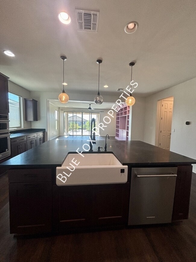 Building Photo - 8454 N Lone Ranger Rd