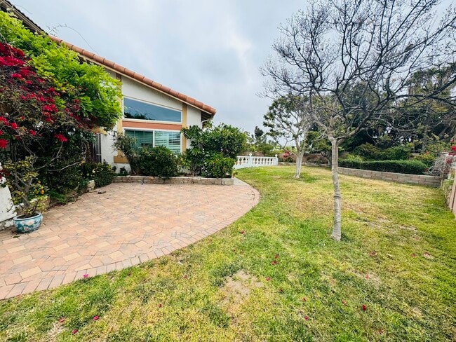 Primary Photo - 1641 Loma Ln