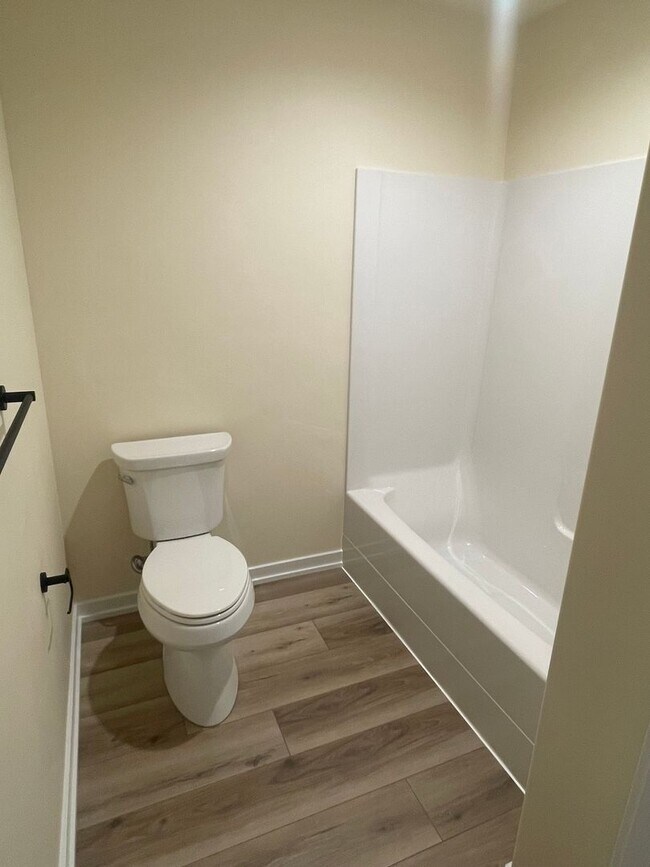 Building Photo - Newer Home in Shevlin West with Mountain V...
