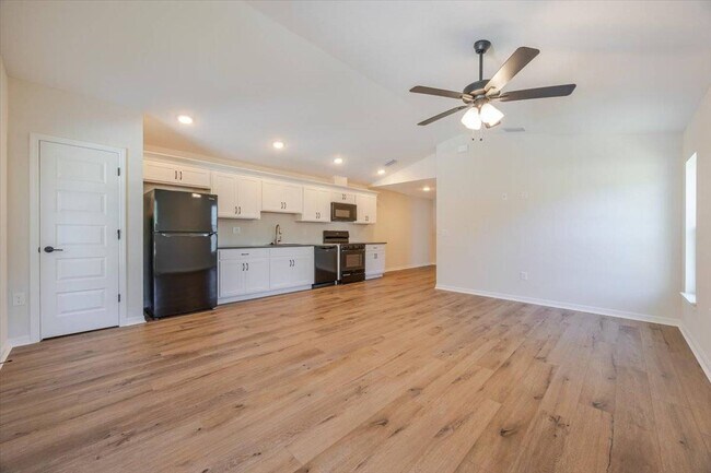 Building Photo - 1164 Fairway Dr