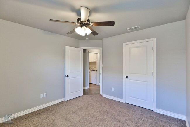 Building Photo - 3/2/2 in Butterfield Meadows!