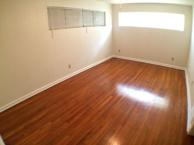 Building Photo - Charismatic 3 Bed 2 Bath Home!