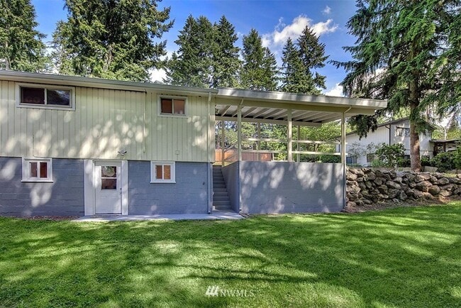 Building Photo - Newly Renovated 3 Bedroom in Renton Highlands