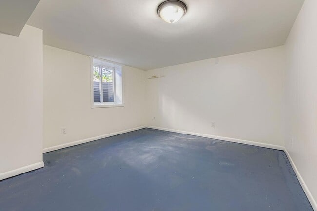 Building Photo - 1683 Minnehaha Ave E