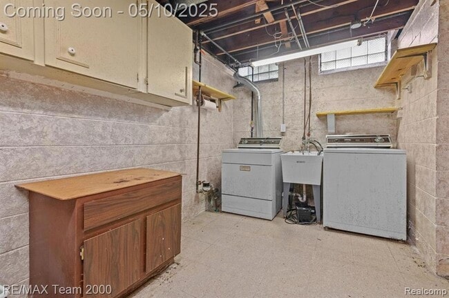 Building Photo - 25152 Fairway Dr