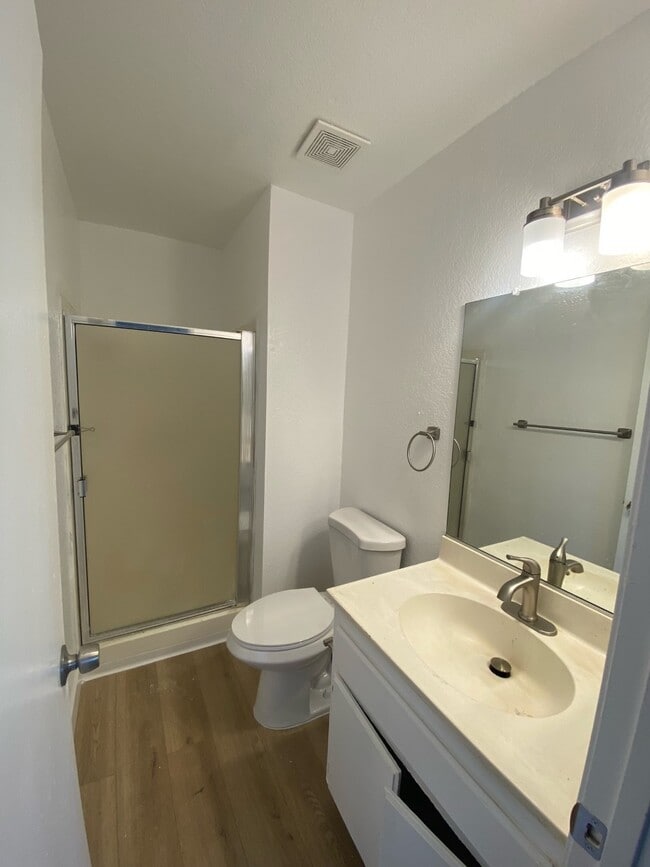 Building Photo - 1460 Kendall Dr