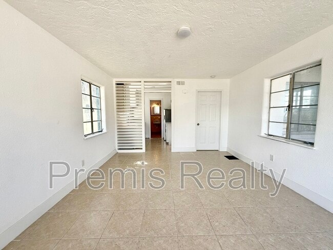 Building Photo - 7960 Boca Ciega Dr