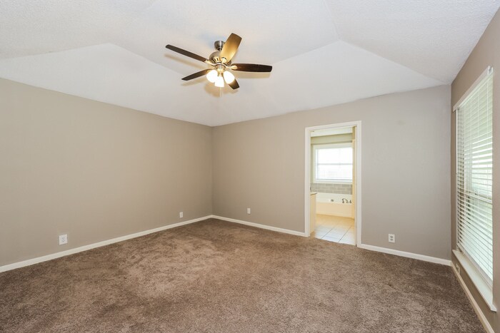 Building Photo - 106 Pueblo Dr