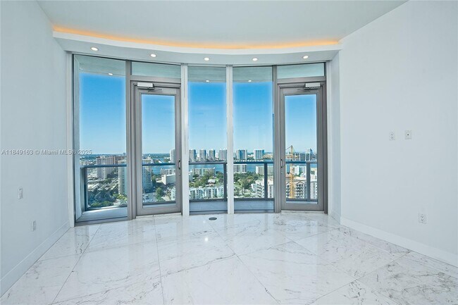 Building Photo - 17475 Collins Ave