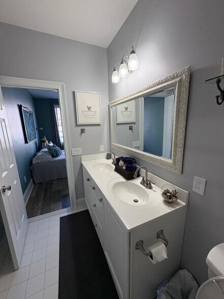 Bathroom 1 Floor 1 - 18879 Bethpage Dr