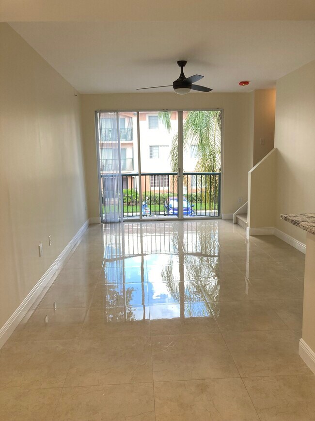 Living Room - 2001 SE 10th Ave