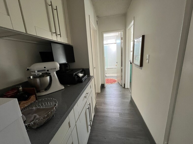 Building Photo - 3359 Mentone Ave