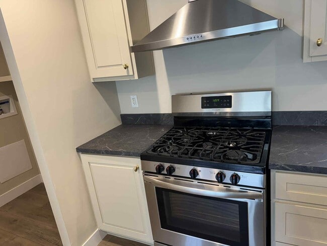 Building Photo - 48571 Lakeview Cir