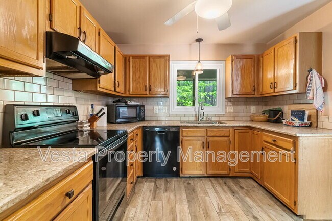 Building Photo - 857 Reems Creek Rd