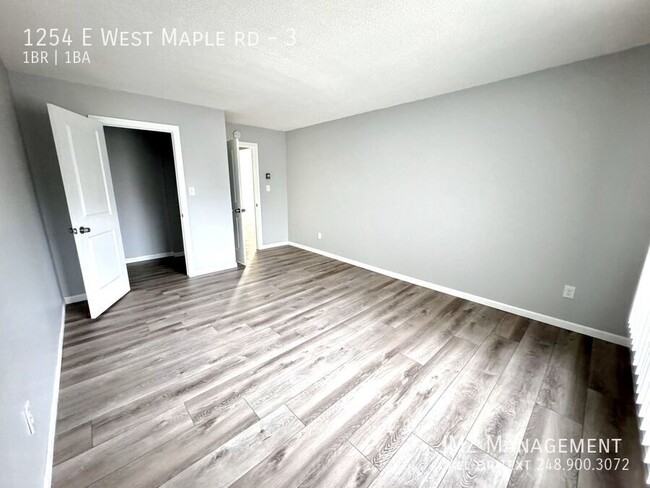 Building Photo - 1 BR Unit Available in Charming Walled Lake!