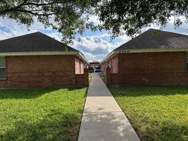 Primary Photo - 2300 N Erica St