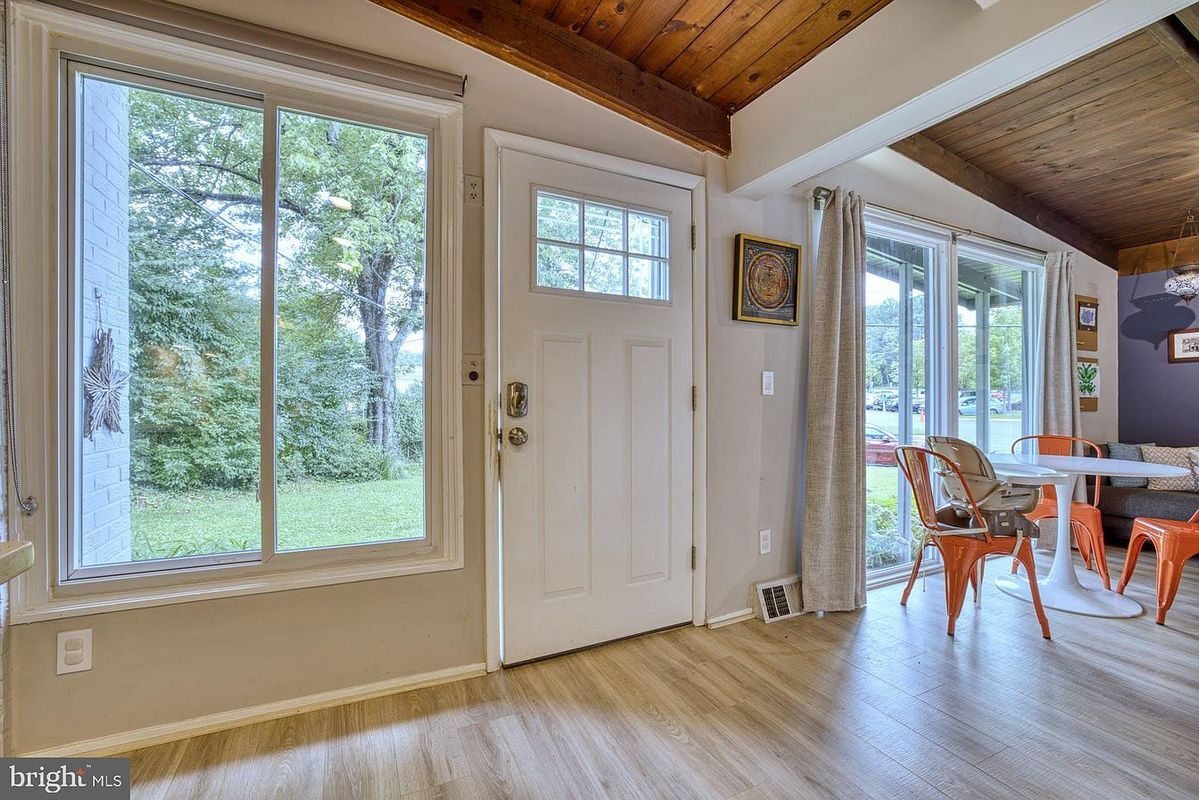 Building Photo - 3402 Hemlock Dr